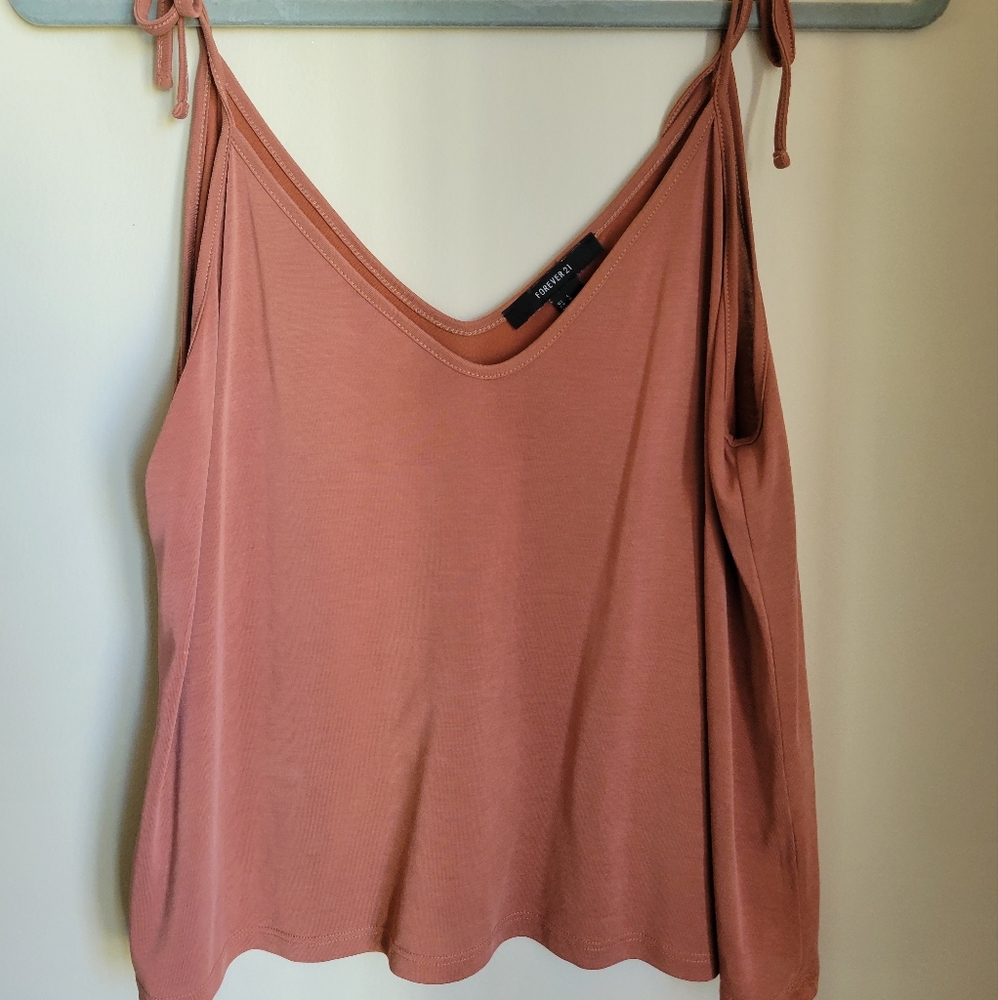 Adjustable tie tank